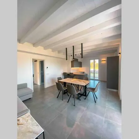 Newly Built Luxury Lake-view Montinelle