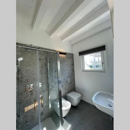 Newly Built Luxury Lake-view *